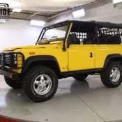 EXTREMELY LOW MILES NAS D90 V8 MANUAL PS PB 4 WHEEL DISC SAFARI SEATS COLD AC