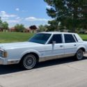 NO RESERVE 1989 LINCOLN TOWN CAR MINT 99K ORG MILES 1 FAMILY OWNED LIKE NEW