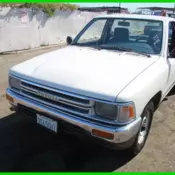 (OMR) 1989 Toyota Pick Up 2.4 L 4 Cylinder NO RESERVE