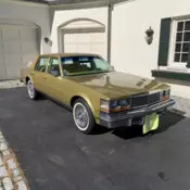 Sovereign Gold Metallic, Fuel Injected, Cruise Control