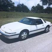Sporty White 1990 Buick Reatta 2DR Coupe with Leather Interior and Bucket Seats