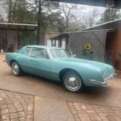 Studebaker Avanti R-2