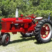 Super Nice Farmall Farm Tractor / Red Power / $3K+ in Paint / $3K+ in Tires