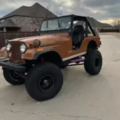 This is a 1978 Jeep CJ5 with an AMC 360 motor and th400 transmission.