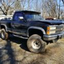 THIS IS A 1992 CHEVY STEPSIDE PICKUP TRUCK, IT IS A 1500 BODY STYLE.