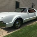 White Exterior- Bronze Interior- 40K -NO RUST- Well Optioned- Deluxe Interior!